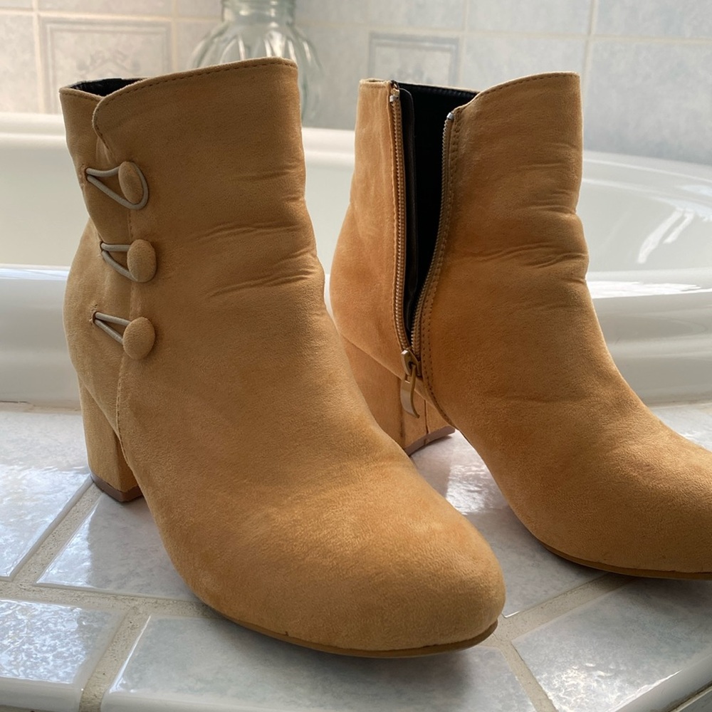 Essex glam booties size 39/6